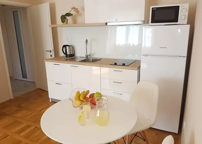 Sunset Apartment *