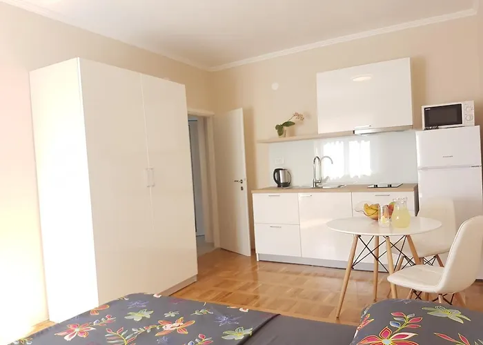 Sunset Apartment *
