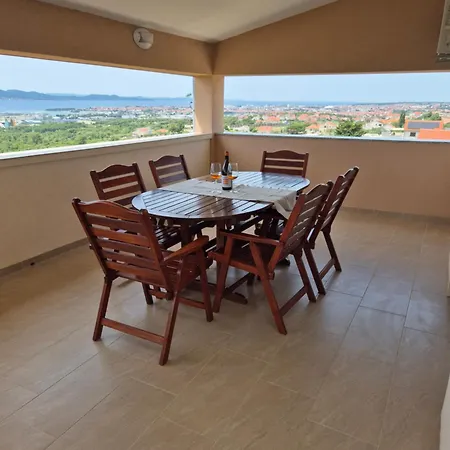Sunset Apartment *
